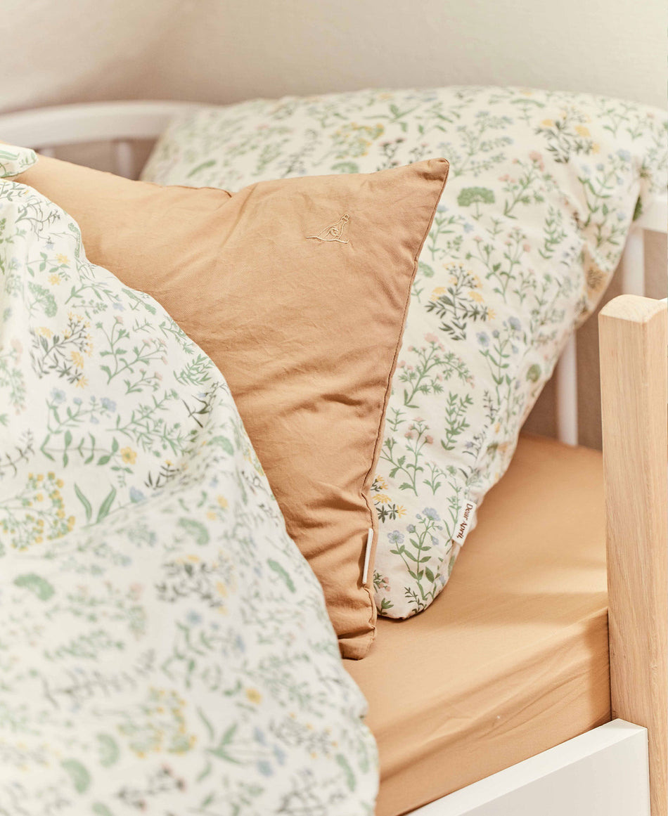 Bea Fitted Sheet, Sandy Feet