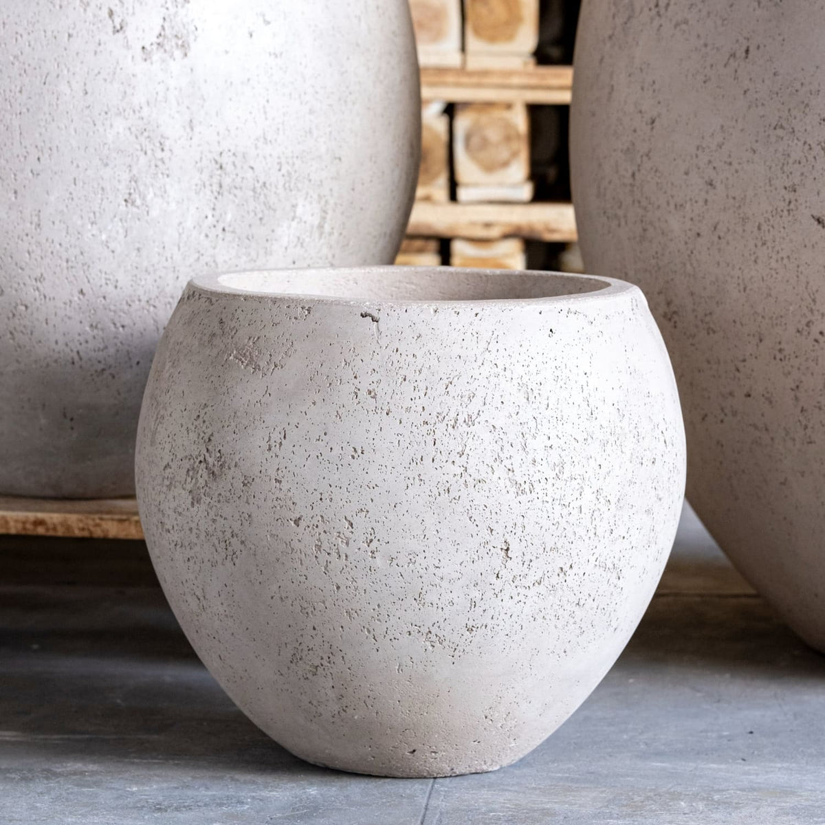 sphere large light grey indoor/outdoor planter Orbello