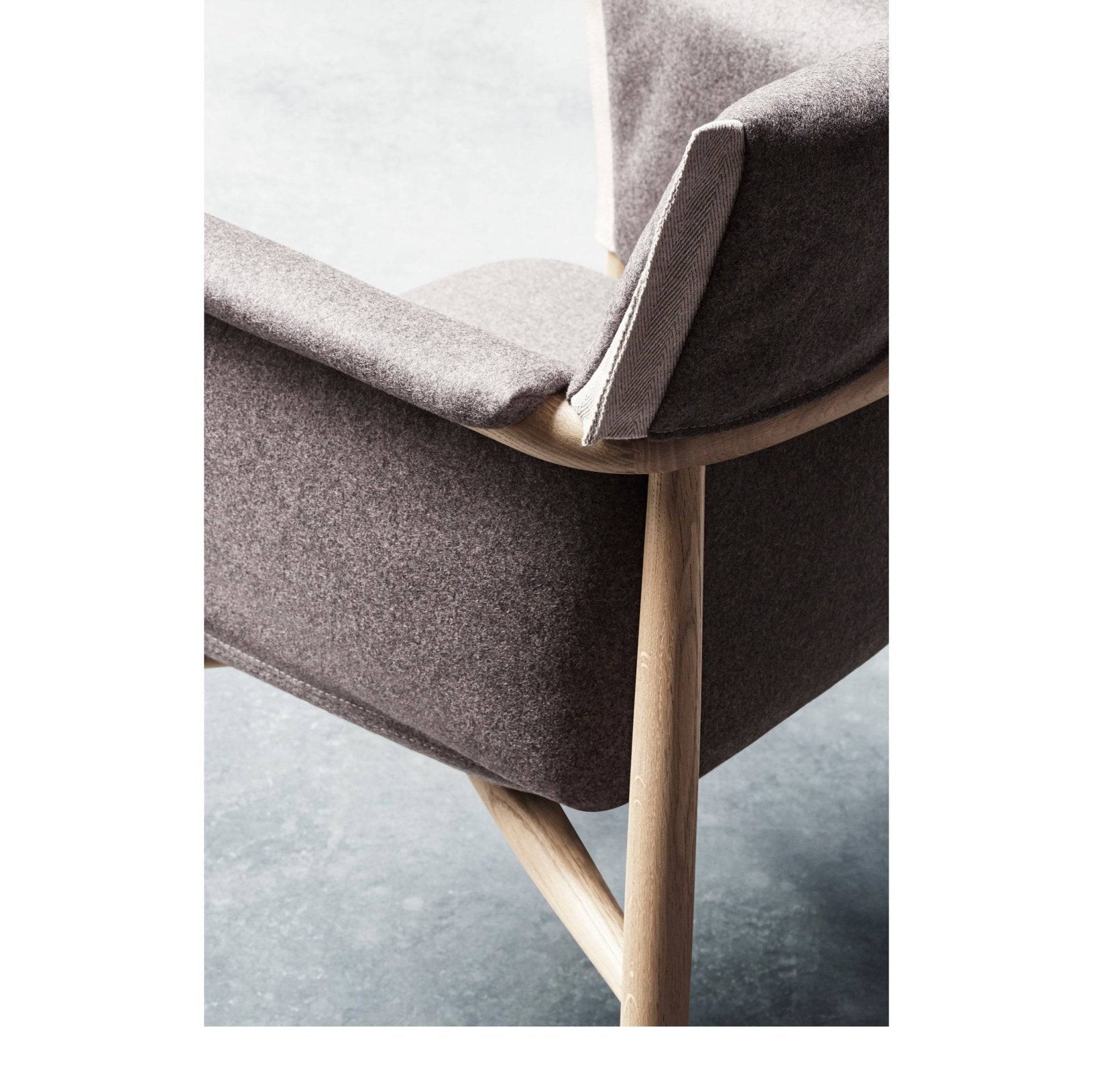 E005 Embrace armchair – Skandium
