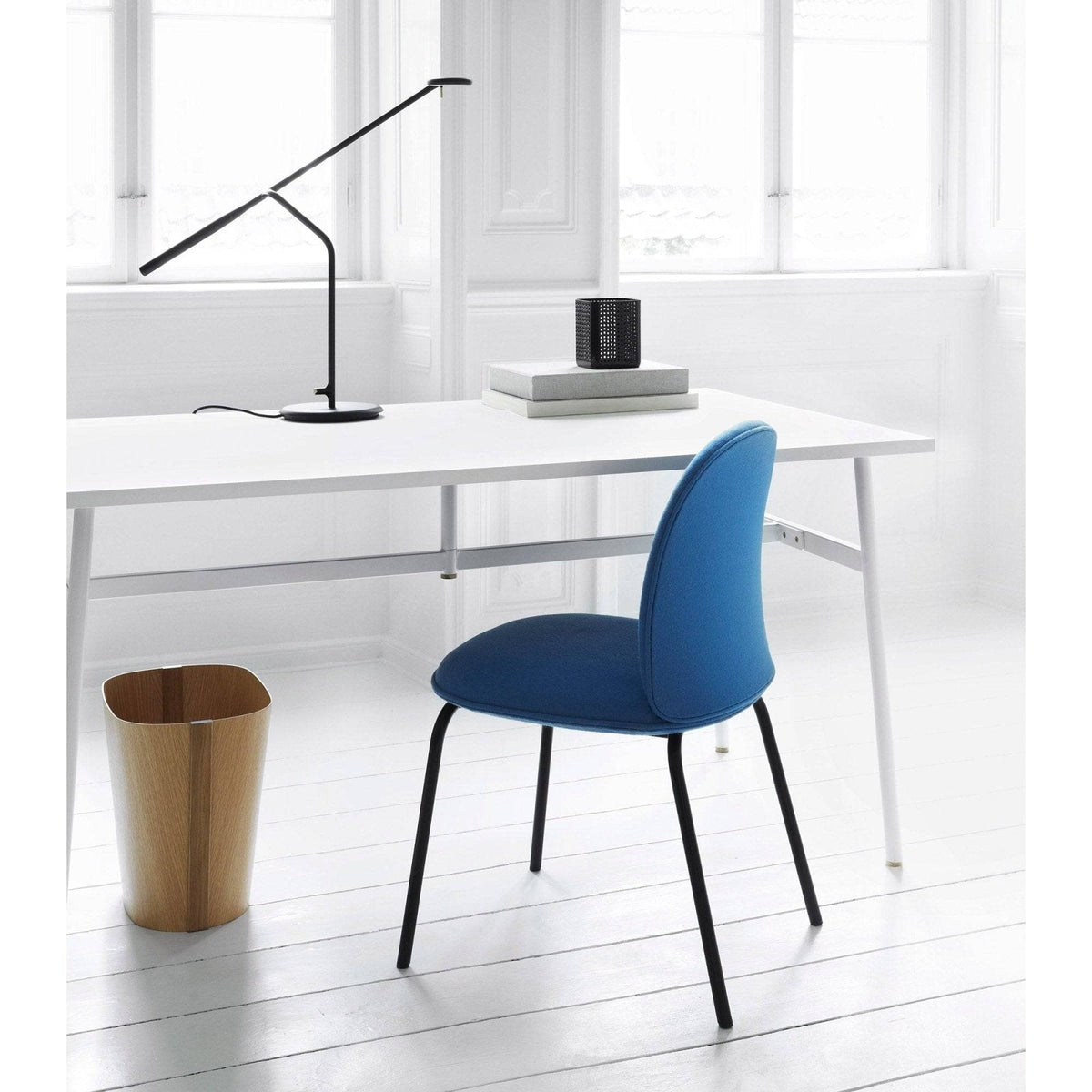 Flow Table Lamp – Skandium