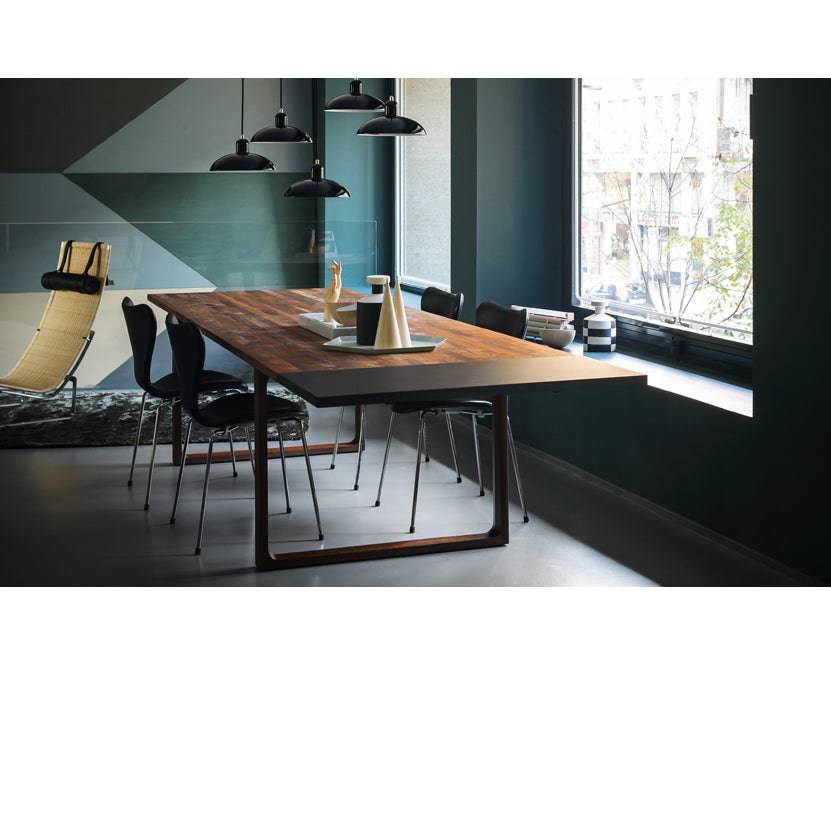 Series 7™ chair with full leather upholstery – Skandium