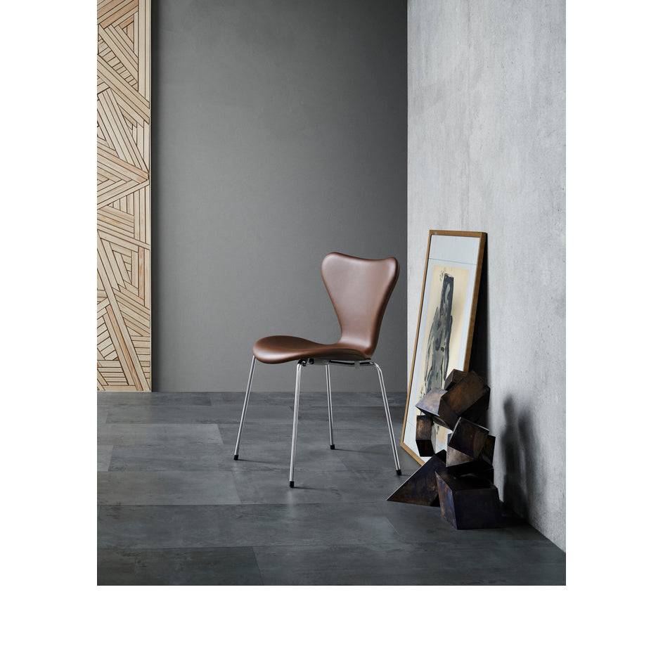 Series 7™ chair with full leather upholstery – Skandium