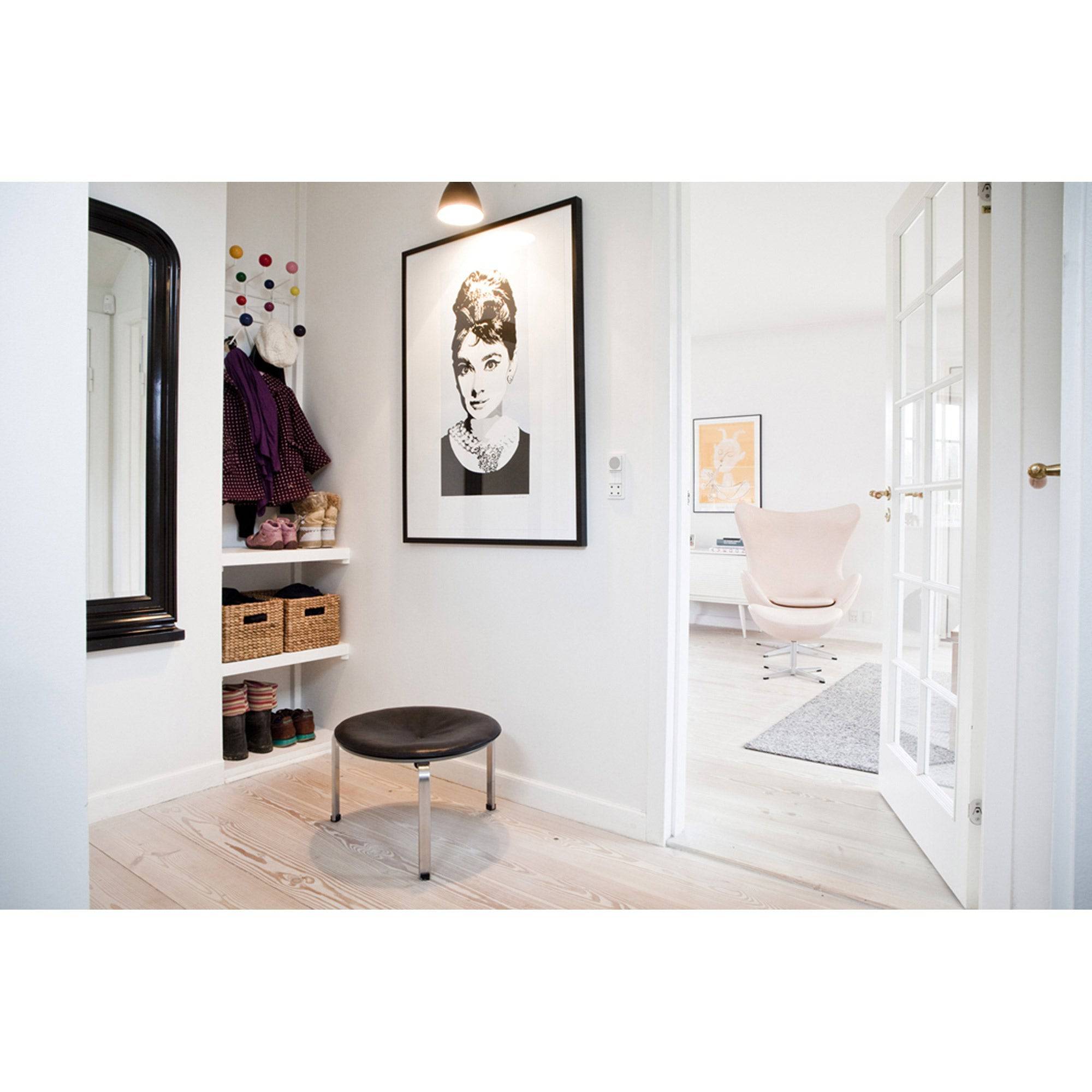 PK33 stool – Skandium