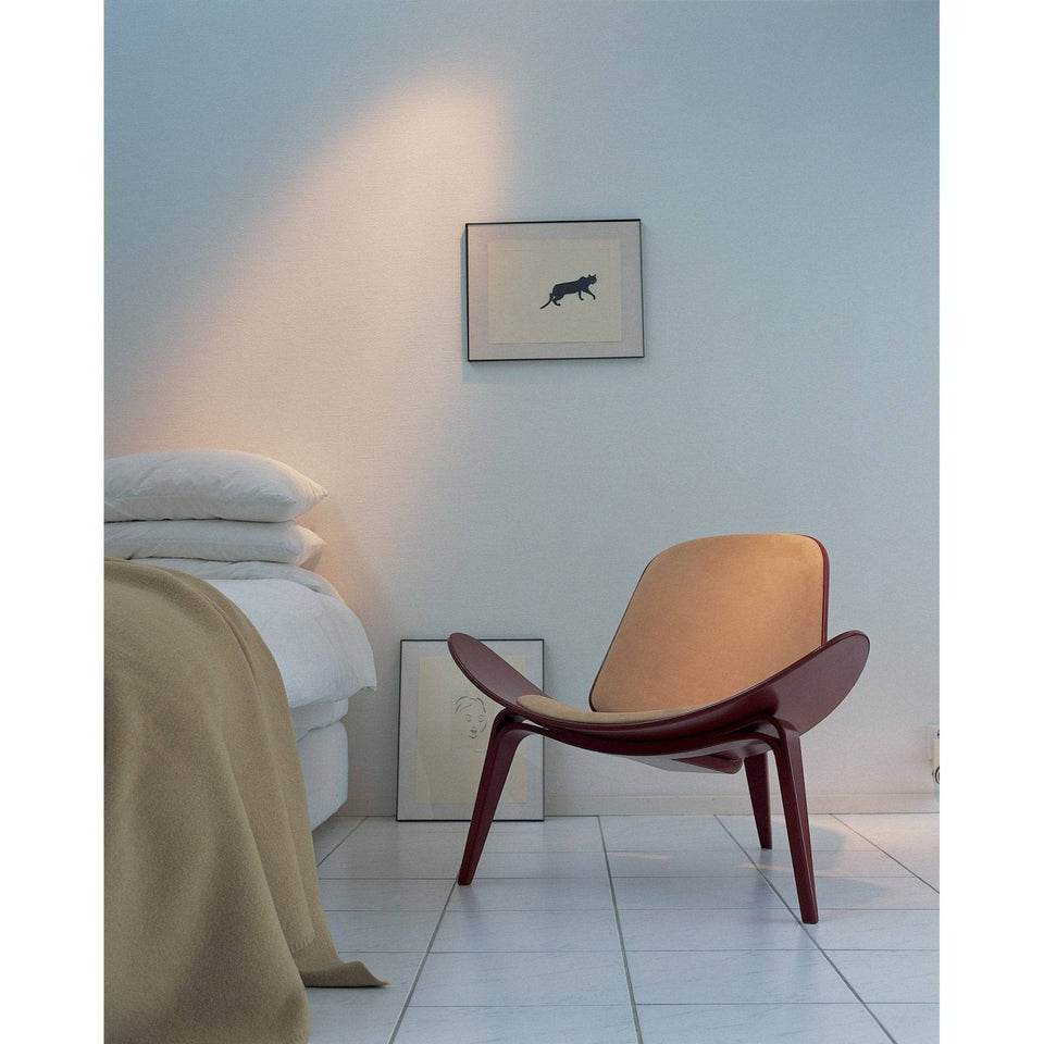 Smiling Chair CH07 Shell chair by Carl Hansen | Shop at Skandium London