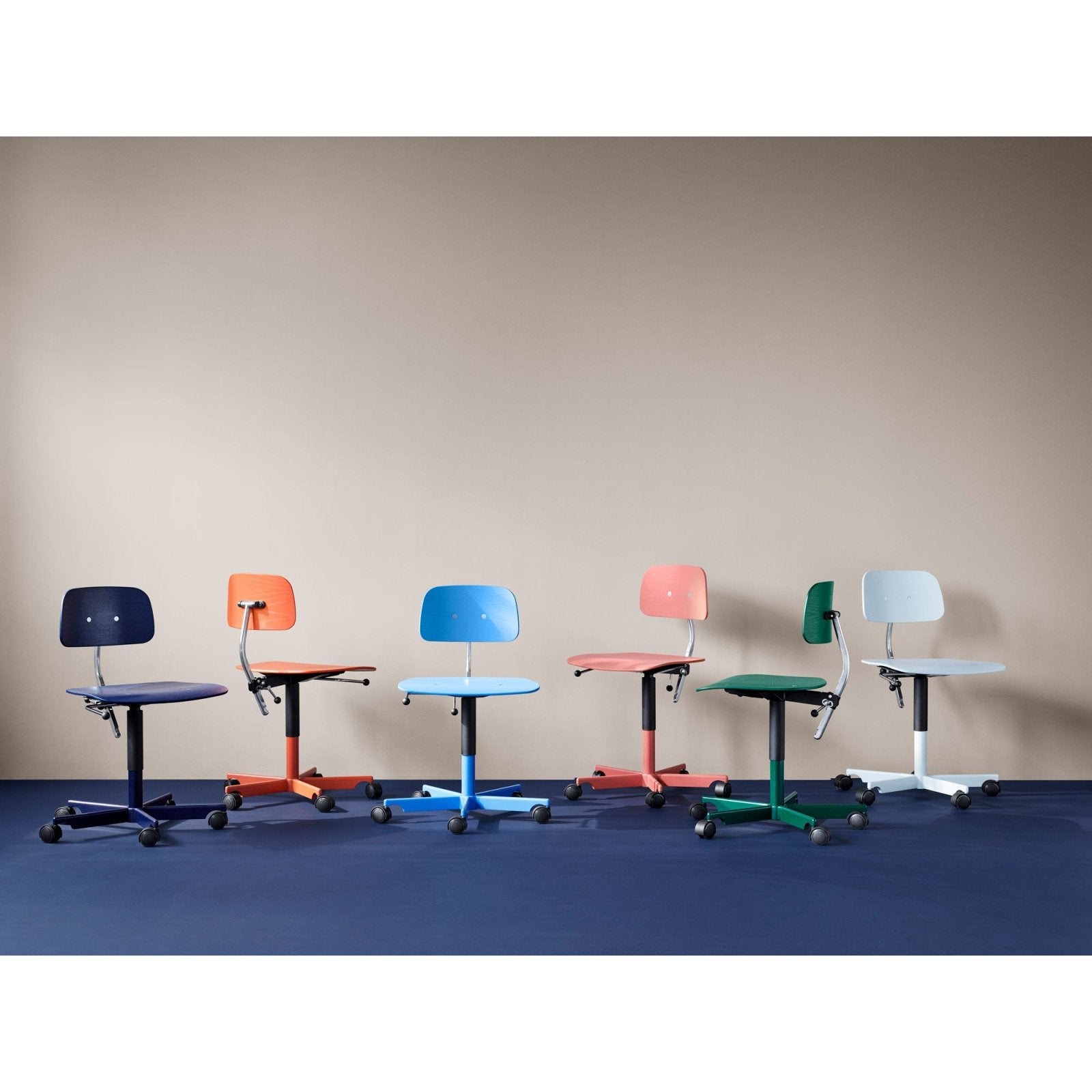 椅子 EQI-47 Stacking chair 椅子 EQI-47 Stacking chair 椅子 EQI-47 Stacking chair EQI-47