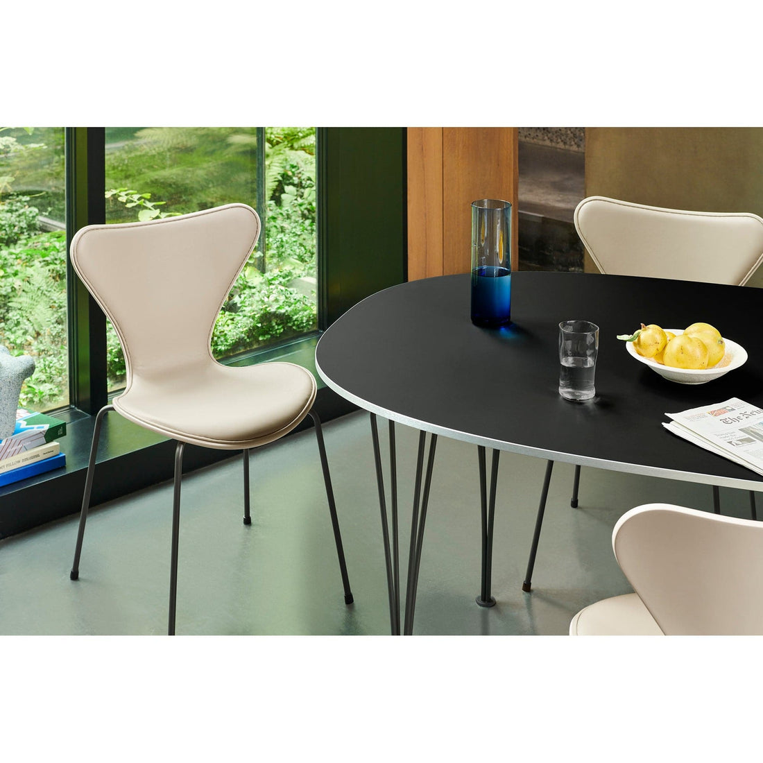 Super-Ellipse™ table – Skandium