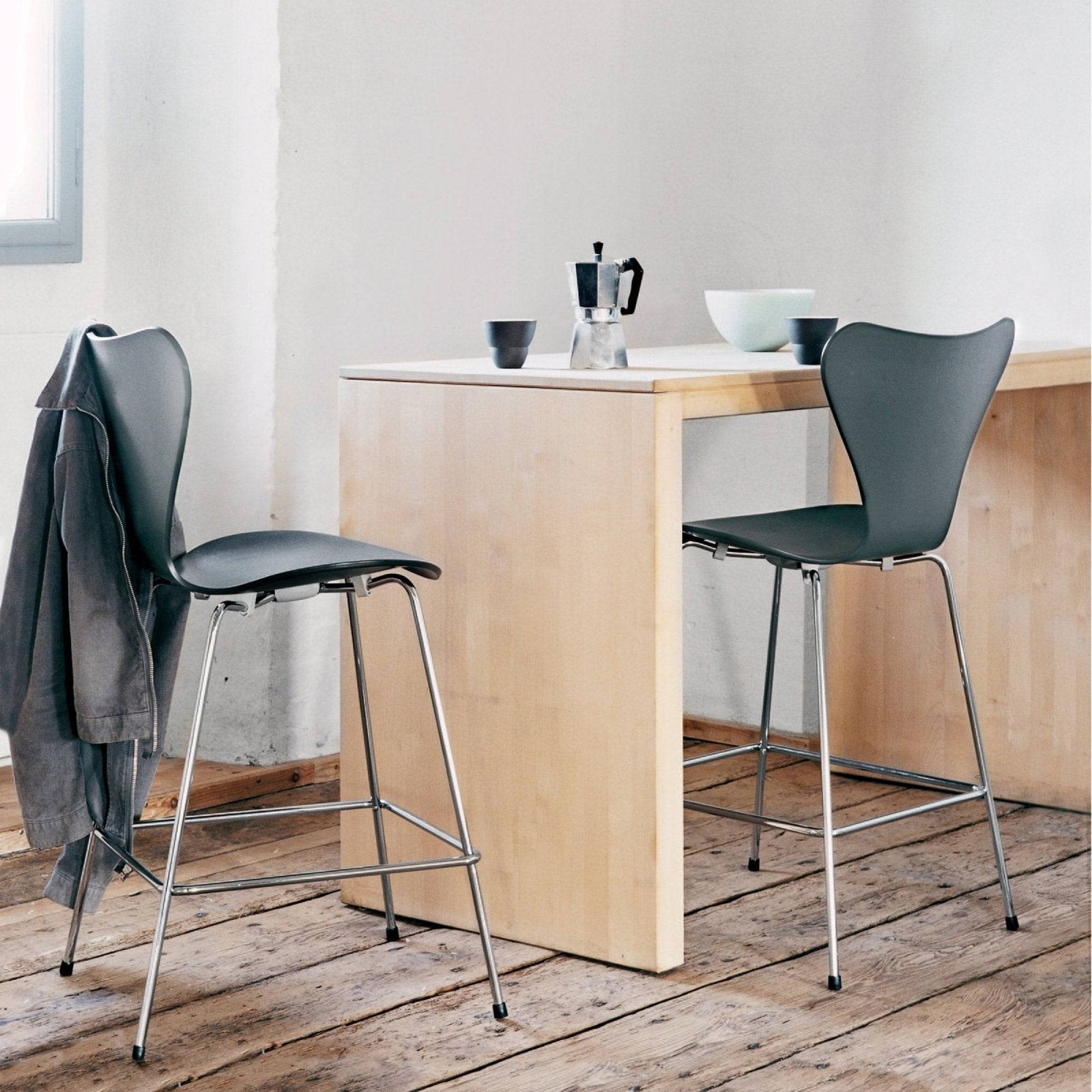 Series 7™ Counter Stool – Skandium